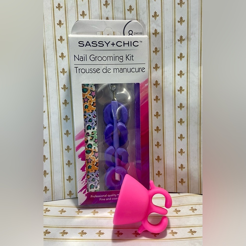 🍀 3/$15 Sassy+Chic Nail Grooming Bundle w/ Convenient Nail Polish Holder